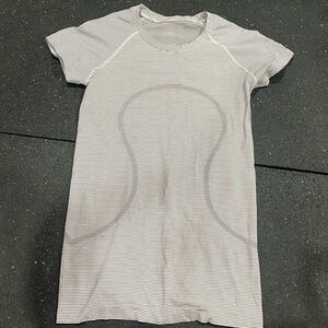 Lululemon swiftly t-shirt black and white striped size 6